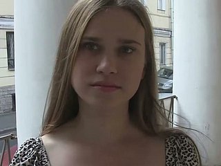 病気の人は逆に彼に乗って恥ずかしがり屋の素人を撮影しています