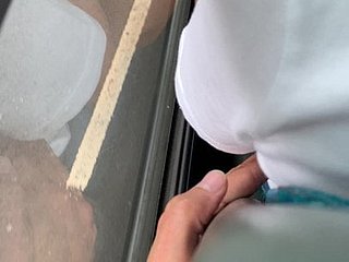 بس میں لیڈی چھوئیں - groped گرم، شہوت انگیز لیڈی
