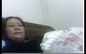 tubo del porno link up del MILF juega graze sus tetas