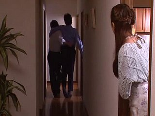 放荡小鸡发生在她老板的家伙让她拿几个射精