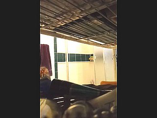 моя мама получила пару больших вешалок