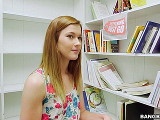 belleza pelirroja Alaina Dawson se perfora en dispirit cámara POV